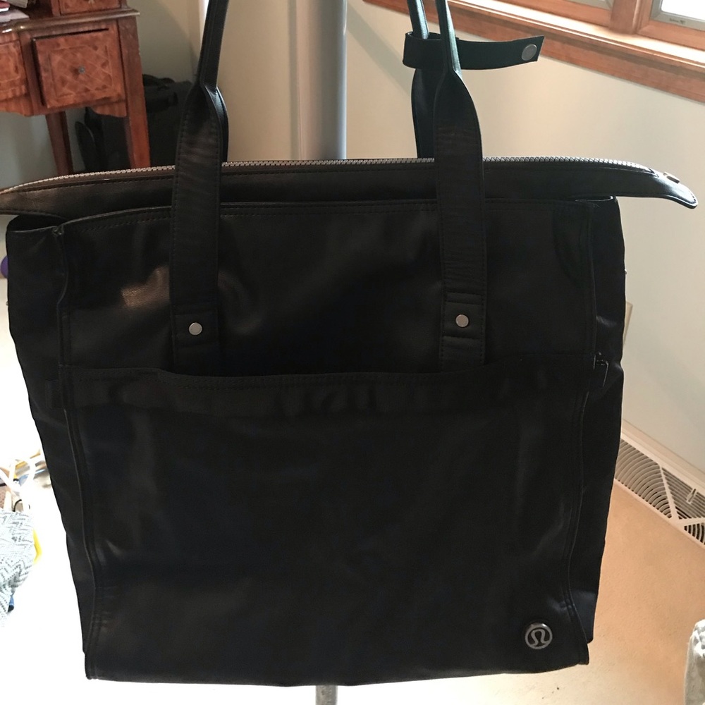 Lululemen tote